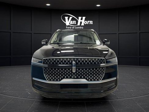 Used 2025 Lincoln Navigator Reserve AWD/4WD image 8