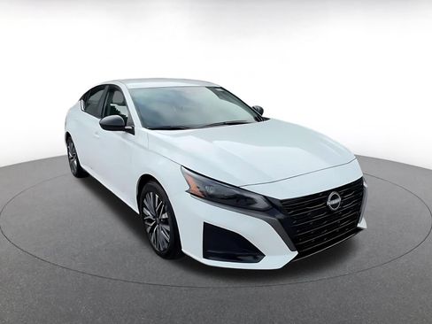 Used 2026 Nissan Altima 2.5 SV FWD image 3