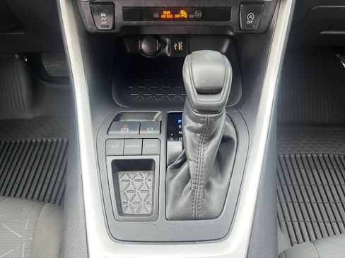 Used 2025 Toyota RAV4 XLE FWD image 22