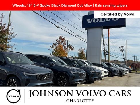 Used 2025 Volvo XC60 B5 Core AWD/4WD image 11