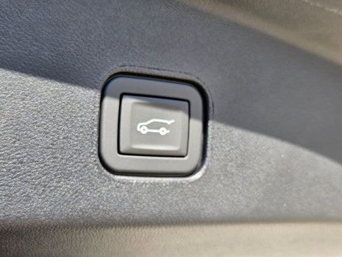 New 2026 Cadillac Lyriq Premium Luxury image 28