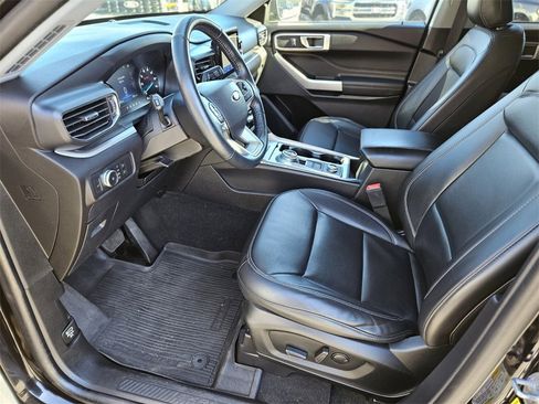 Used 2022 Ford Explorer XLT w/ Equipment Group 202A image 17