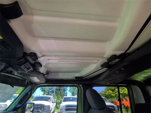 New 2025 Jeep Gladiator Sport image 12