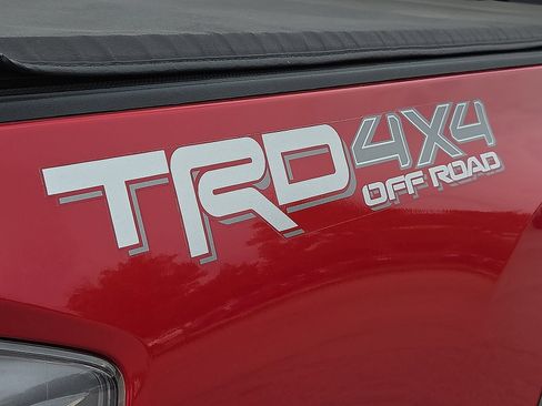 Used 2021 Toyota Tacoma TRD Off-Road w/ Technology Package AWD/4WD image 8