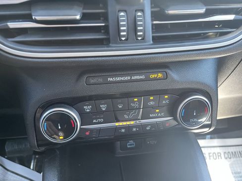 Certified 2022 Ford Escape SE w/ SE Sport Appearance Package AWD/4WD image 11