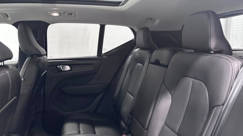 Certified 2026 Volvo XC40 B5 Plus AWD/4WD image 22