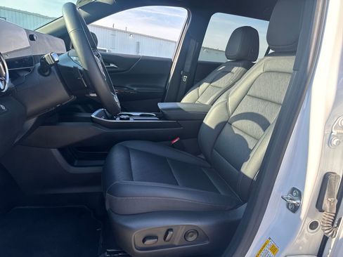 Used 2026 Chevrolet Equinox LT w/ Convenience Package II FWD image 15
