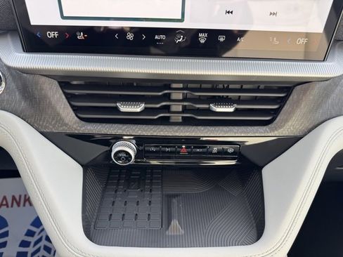 Used 2025 Ford Explorer Platinum w/ Ultimate Package image 28