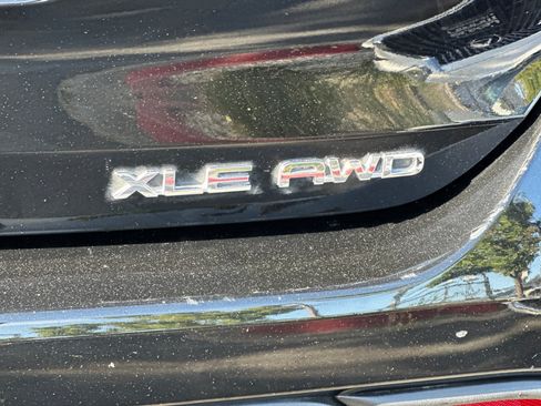 Used 2022 Toyota Highlander XLE AWD/4WD image 31