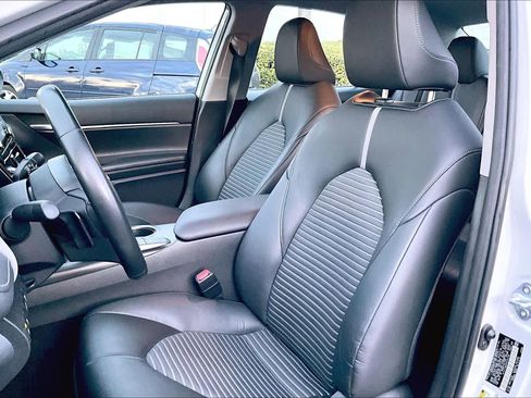 Used 2023 Toyota Camry SE image 7