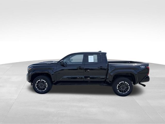 Used 2025 Toyota Tacoma TRD Sport AWD/4WD image 5