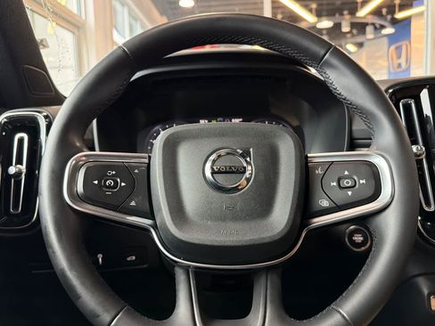 Used 2022 Volvo XC40 T5 Inscription w/ Climate Package image 26
