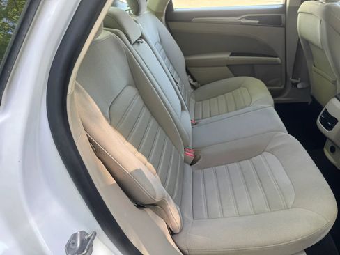 Used 2019 Ford Fusion SE image 21