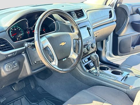Used 2017 Chevrolet Traverse LT w/ Style and Technology Package image 4