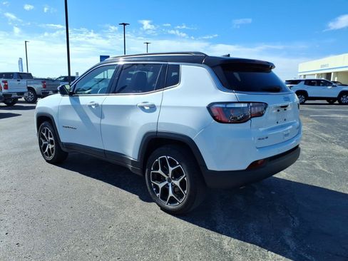 Used 2025 Jeep Compass Limited AWD/4WD image 3