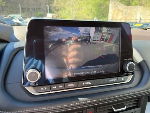 Used 2023 Nissan Rogue SV image 21