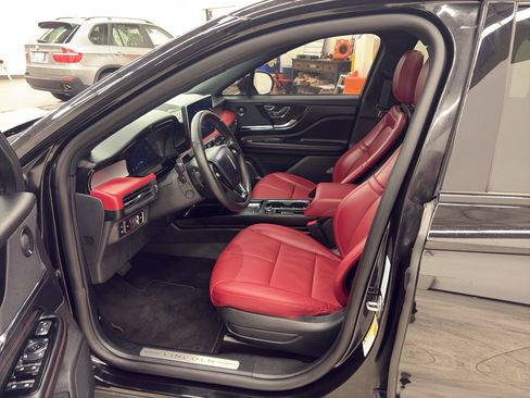 Used 2025 Lincoln Corsair Grand Touring w/ Equipment Group 302A image 12