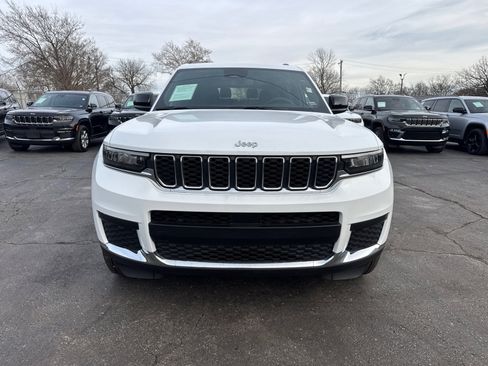 Used 2024 Jeep Grand Cherokee L Laredo image 2