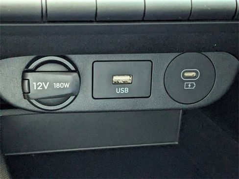 Certified 2025 Hyundai Elantra Sport image 33