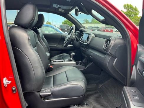 Used 2021 Toyota Tacoma TRD Sport w/ TRD Premium Sport Package AWD/4WD image 26
