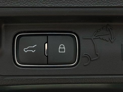 Used 2022 Ford Explorer XLT w/ Equipment Group 202A image 29