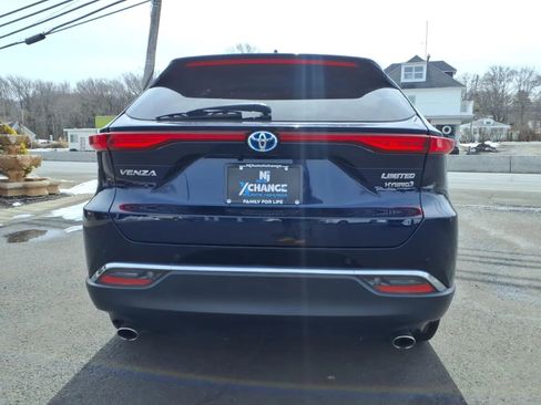Used 2021 Toyota Venza Limited image 3