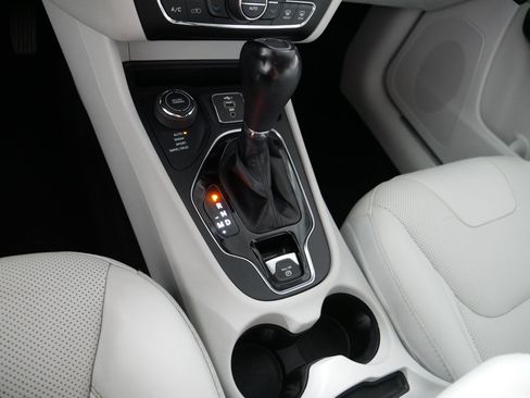 Used 2021 Jeep Cherokee Limited AWD/4WD image 24