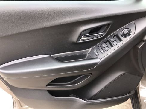 Used 2021 Chevrolet Trax LT w/ Driver Confidence Package image 13