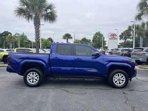 Used 2025 Toyota Tacoma SR5 AWD/4WD image 11