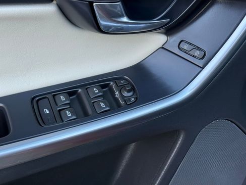 Used 2017 Volvo XC60 T5 Dynamic w/ Preferred Option Package image 14