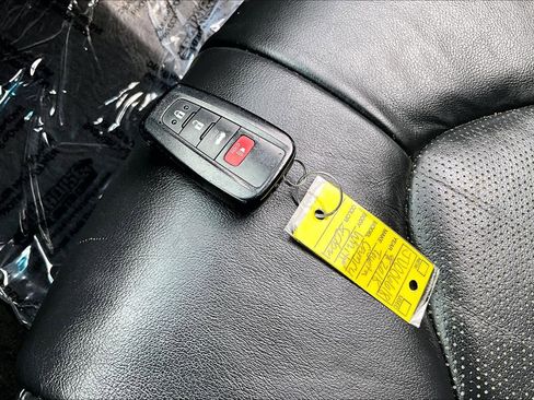 Used 2018 Toyota Camry XSE FWD image 14