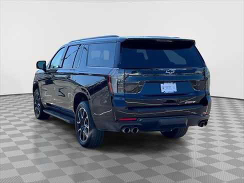 Used 2025 Chevrolet Suburban RST w/ Comfort Package AWD/4WD image 5