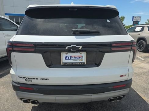 Used 2024 Chevrolet Traverse Z71 w/ Enhanced Driving Package AWD/4WD image 3
