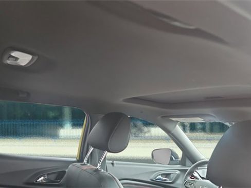 Used 2024 Chevrolet Trax RS w/ Sunroof Package image 13