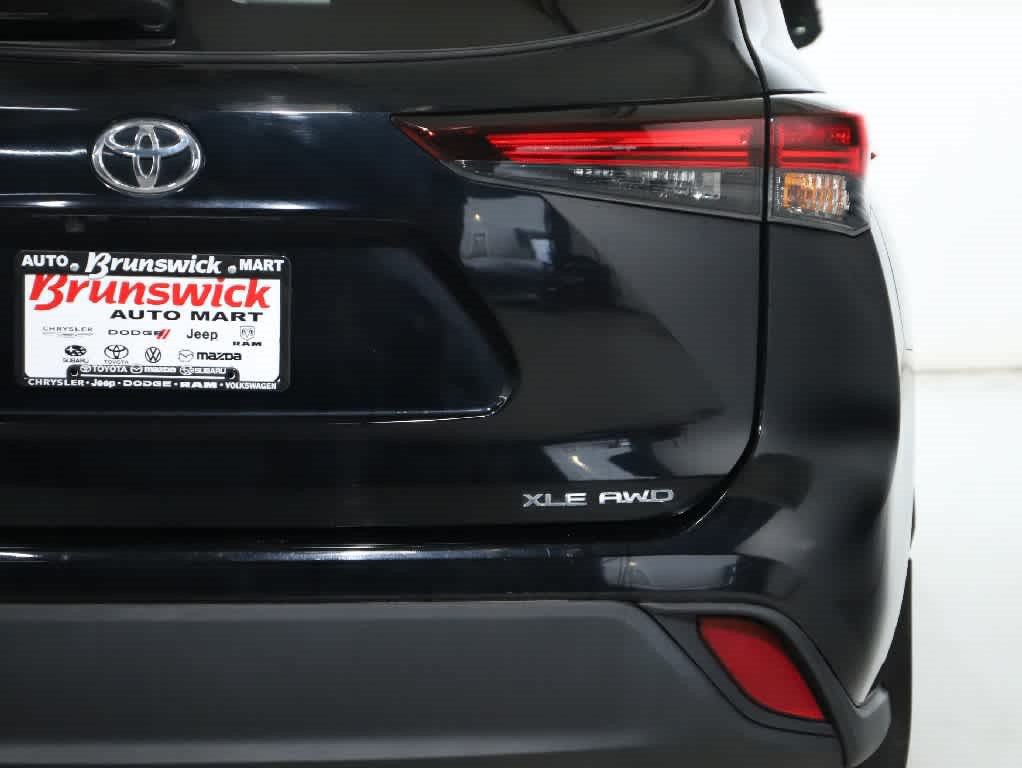 Used 2024 Toyota Highlander XLE AWD/4WD image 45