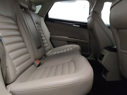Used 2020 Ford Fusion SEL FWD image 19