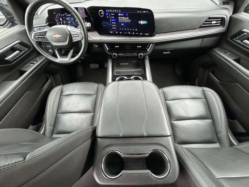 Used 2025 Chevrolet Suburban LT AWD/4WD image 12