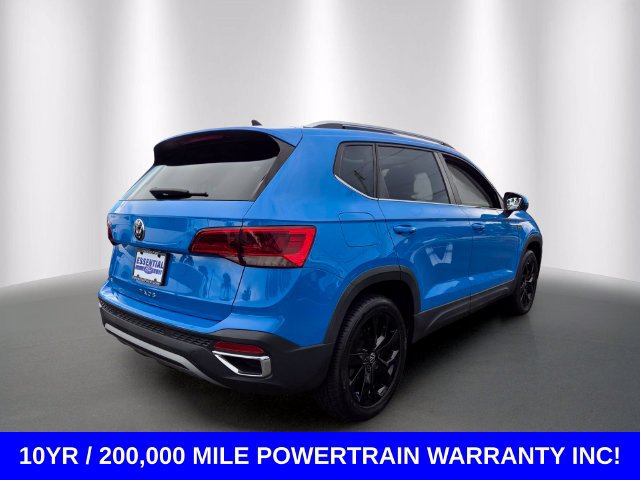 Used 2023 Volkswagen Taos SE w/ Panoramic Sunroof Package FWD image 5