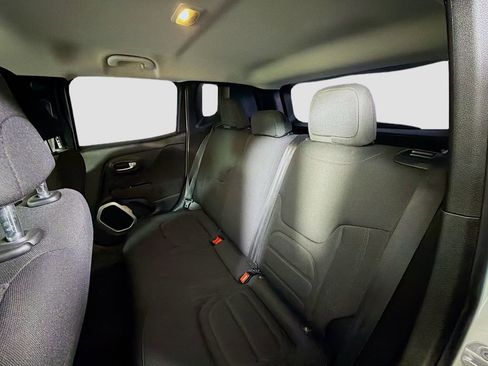 Used 2019 Jeep Renegade Latitude image 22