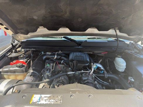 Used 2007 GMC Sierra 2500 SLE w/ Z71 Off-Road Package image 9