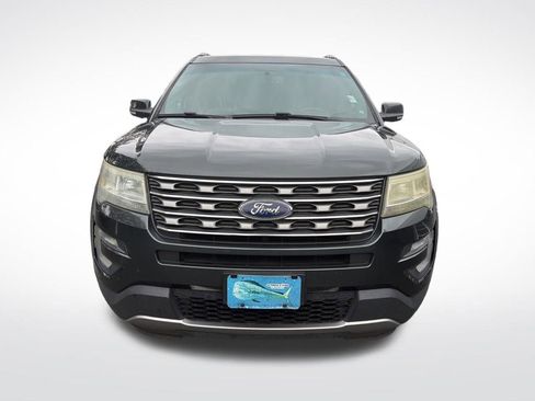 Used 2016 Ford Explorer XLT w/ Equipment Group 201A image 3