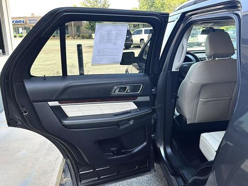 Used 2019 Ford Explorer Platinum AWD/4WD image 32