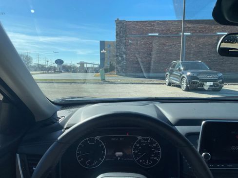 Used 2025 Nissan Rogue SV AWD/4WD image 36