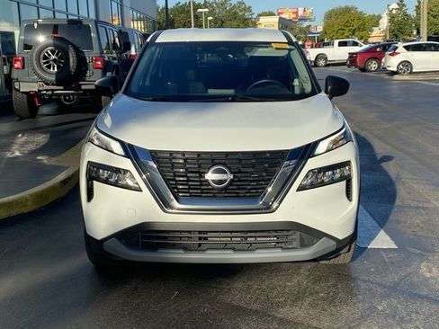 Used 2023 Nissan Rogue S image 2