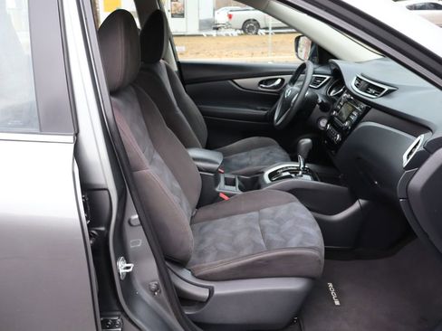 Used 2015 Nissan Rogue S image 22