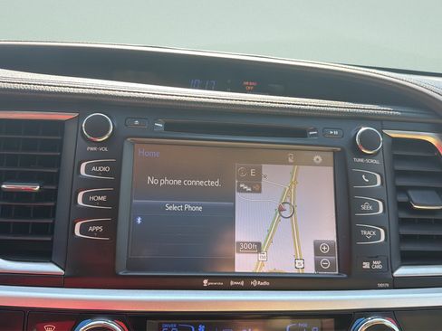 Used 2017 Toyota Highlander XLE AWD/4WD image 15