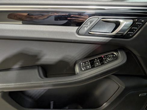 Certified 2026 Porsche Macan AWD/4WD image 18