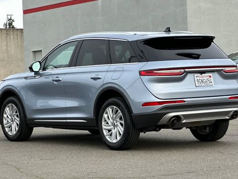 Used 2022 Lincoln Corsair FWD w/ Rear Removable Package Tray image 7