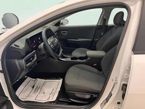 Used 2025 Kia K4 FWD image 15