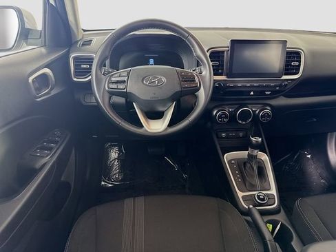 Used 2025 Hyundai Venue SEL FWD image 21